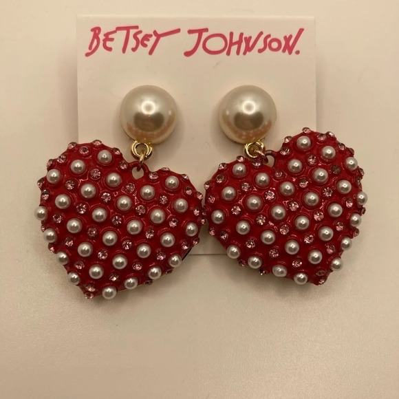 BETSEY JOHNSON Hearts Studded with Pearls and Crystals Dangle Earrings NEW NWT - Picture 1 of 2